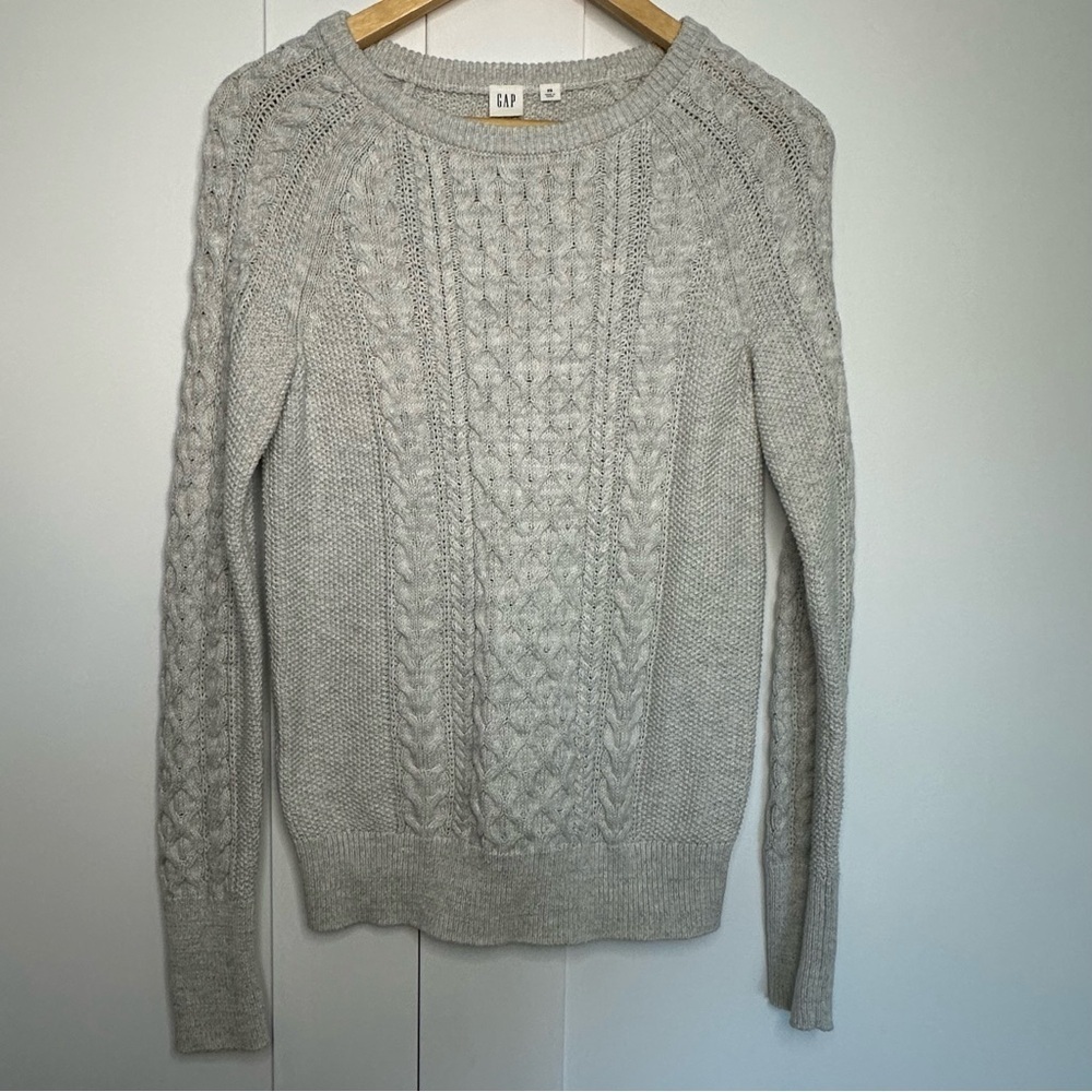 GAP grey cable knit sweater XS Xtra Small timeless minimalist cozy neutral warm